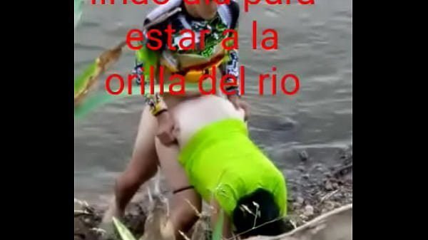 リオデジャネイロのビーチで四つん這いになって犯される素人ブルネット