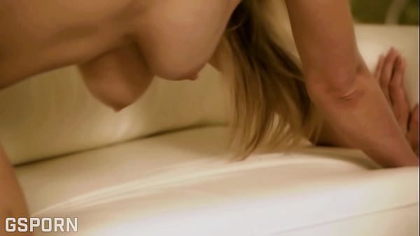 Mainit na Romansa ng Malaking Suso Blonde MILF – Sensual na Pagtatalik Hanggang Libog